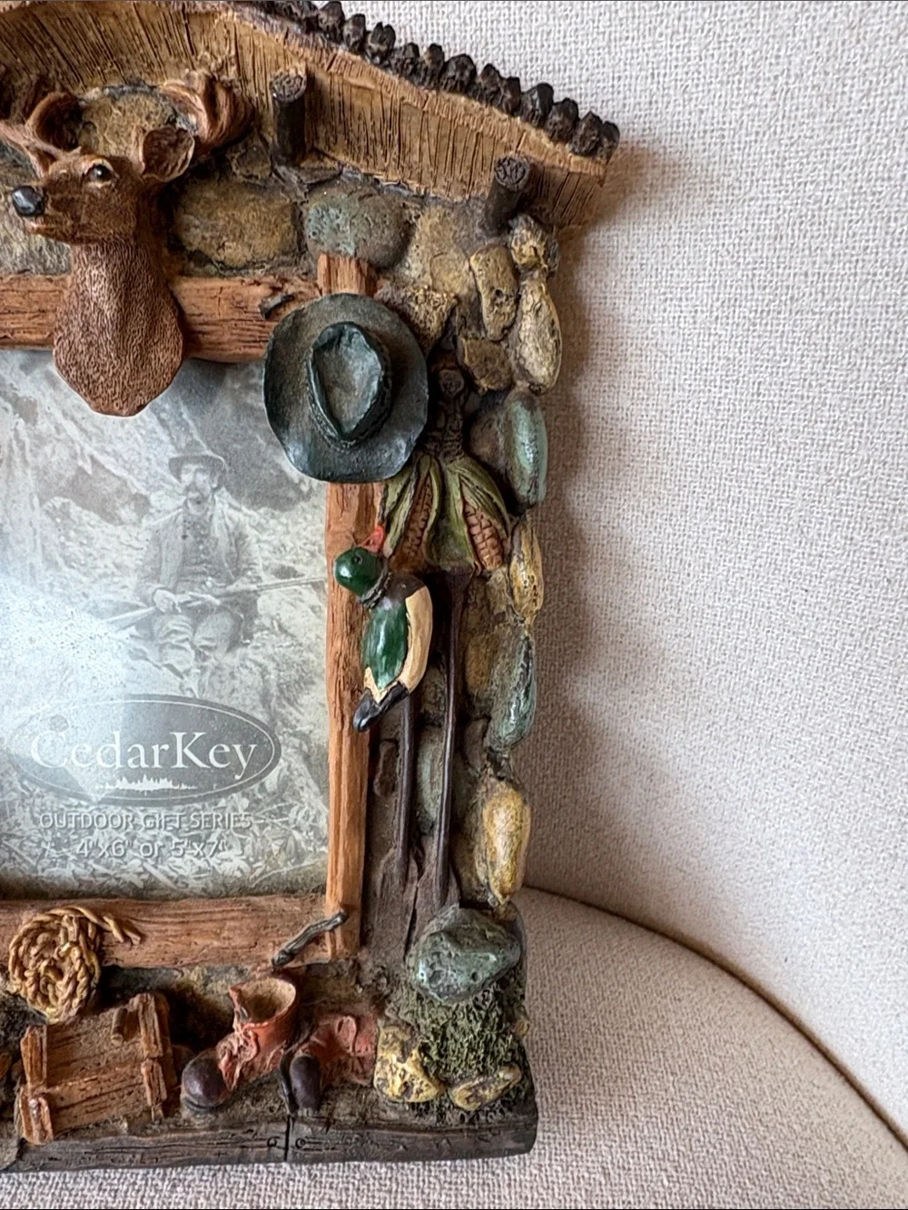 VTG 90s CedarKey Rustic Hunting Lodge Picture Frame Deer Rifle Cabin